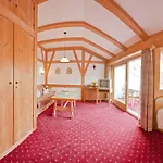 Отель Huberhof