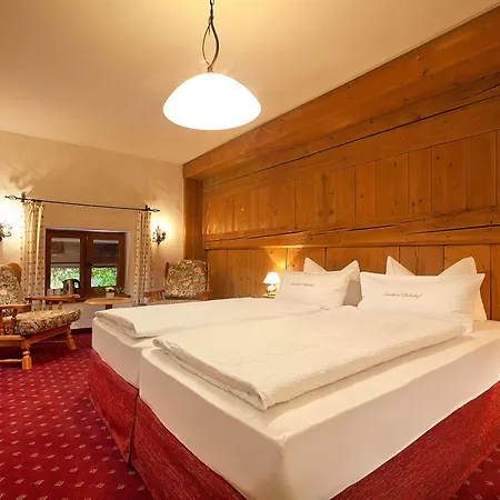 Hotel Huberhof 3*